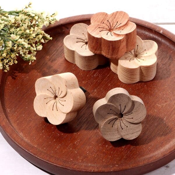 Flower Shape Wooden Aromatherapy Essential Oil Diffuser - Image 4