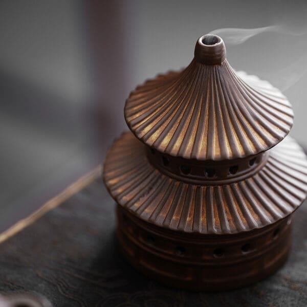 Elegant Ceramic Pagoda Incense Burner for Aromatherapy - Image 5